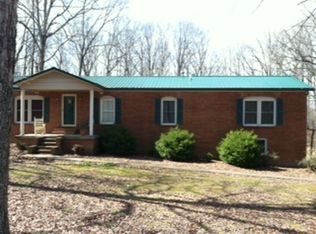670 Oak Shadow Dr, New Johnsonville, TN 37134