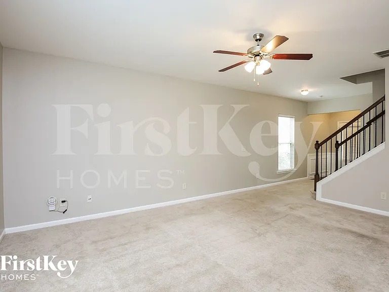 1211 Image Ives Dr — Photo 2