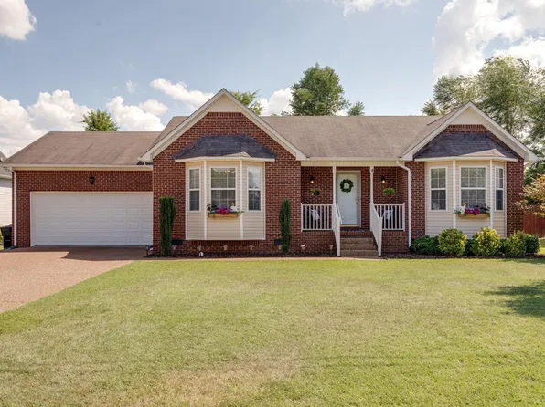 2109 Geneva Dr, Thompsons Station, TN 37179