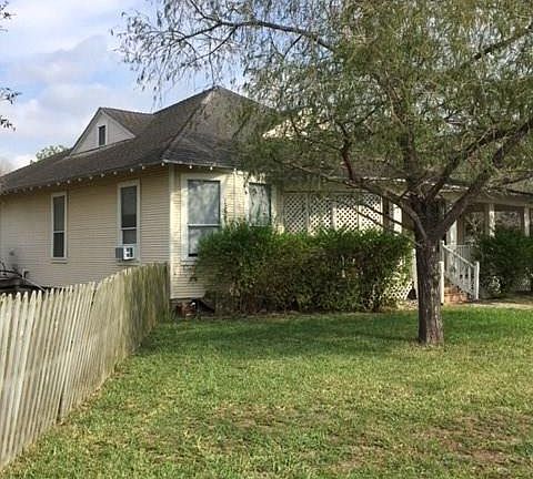 3rd image of 1597 N Sam Houston Blvd