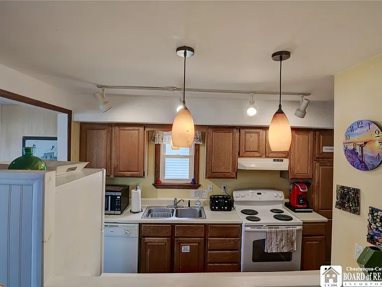 2372 Lakeside Dr — Photo 7