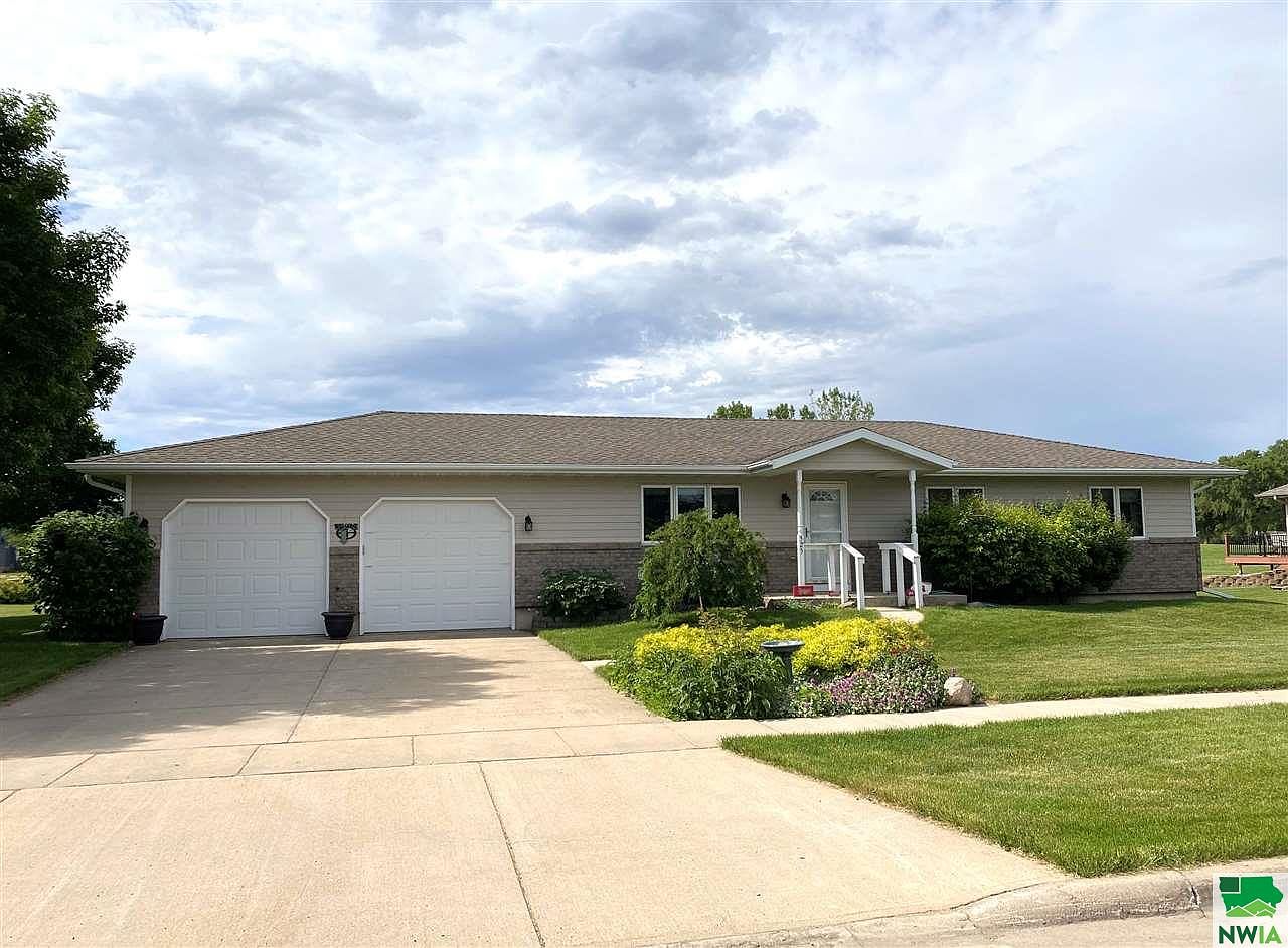 525 Oakmont Dr Vermillion Sd 57069 Zillow