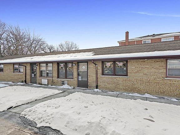 2nd image of 16025 Laramie Ave Unit 2