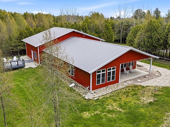 2nd image of 704 N Forest Dr