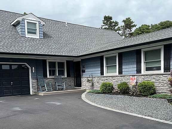 4th image of 49 Potomac Ln