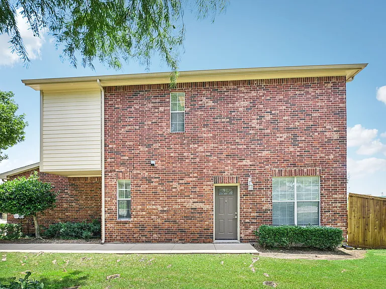 Oaks Estates of Coppell — Photo 30