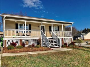 2 Birchwood Ct, Thomasville, NC 27360
