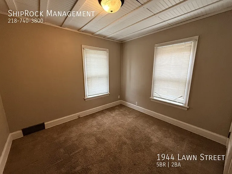 1944 Lawn St — Photo 8