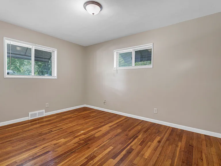 1016 Forestwood Dr — Photo 9