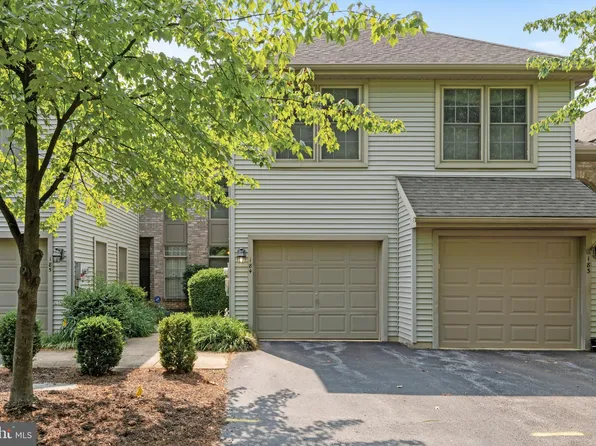 184 Crescent Dr, Hershey, PA 17033