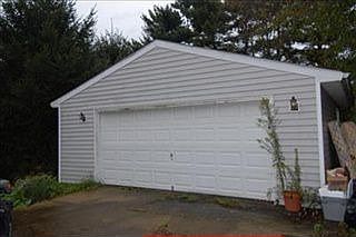 4th image of 1366 Playford Ave
