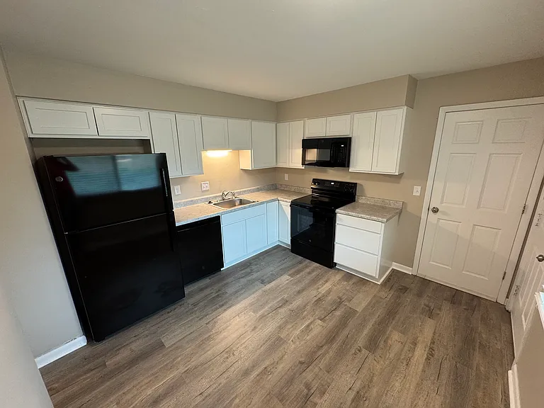 2651 E Sheridan Ave — Photo 2