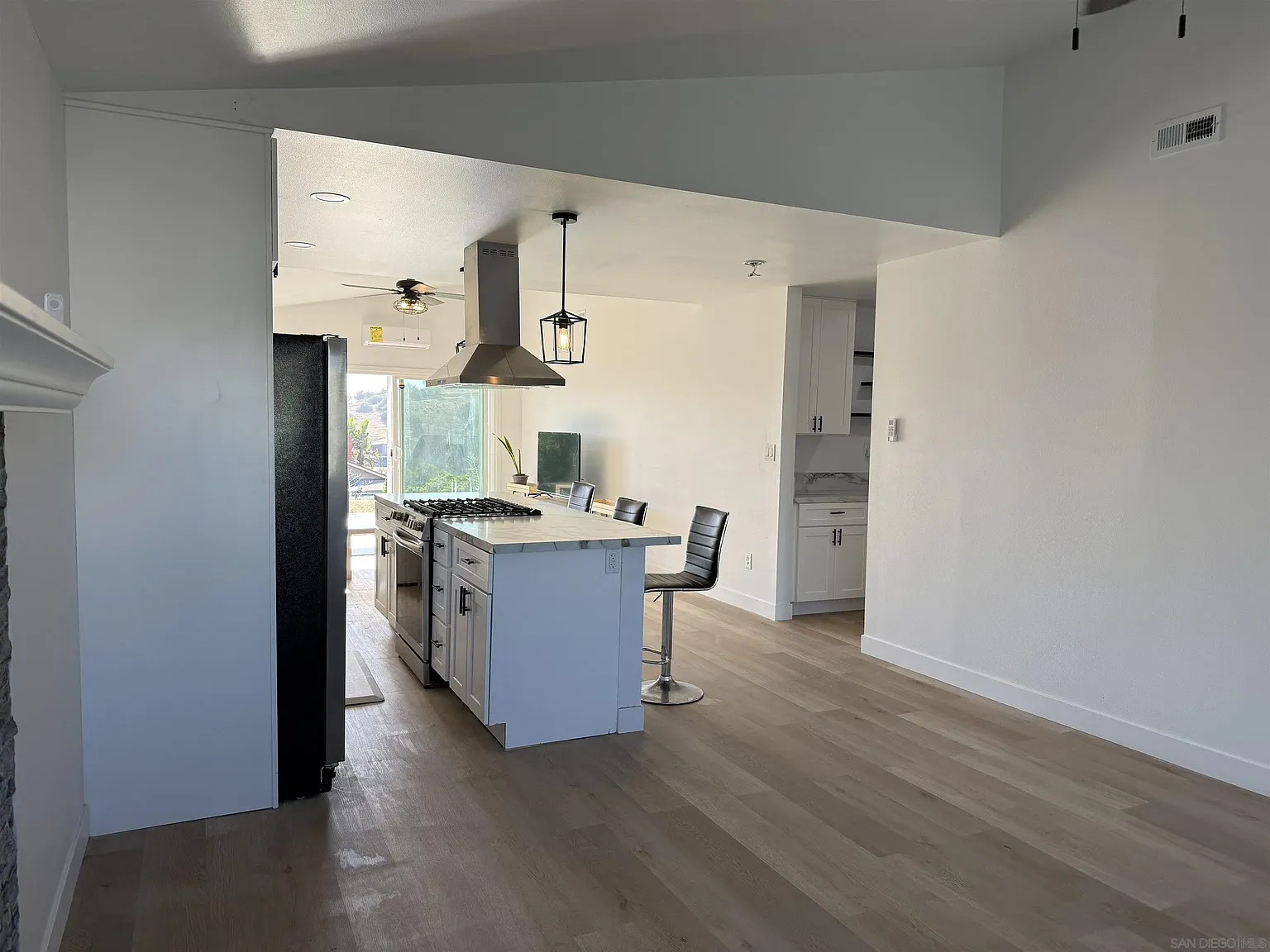1 bed, 400 sqft, $1,200 — Photo 4