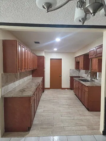 4 bed, 2193 sqft, $3,400 — Photo 3