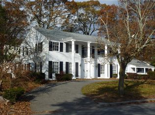 633 Budlong Rd, Cranston, RI 02920