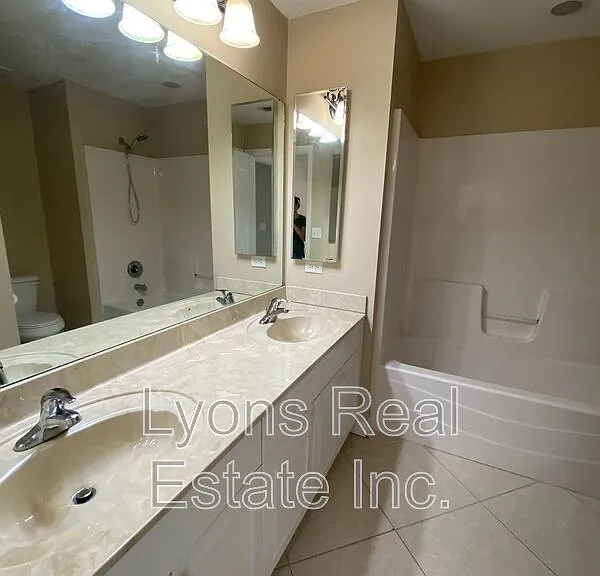 1104 NW 11th Pl — Photo 19