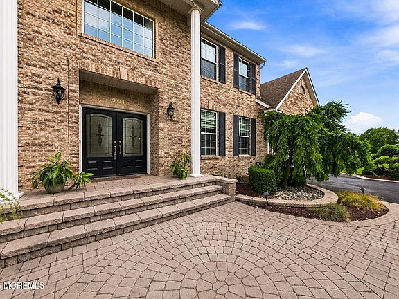3rd image of 901 Oakley Drive