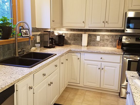 Granite, SS appliances