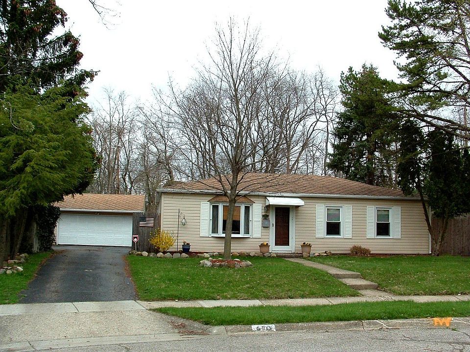 1st image of 670 Deerfield Ct