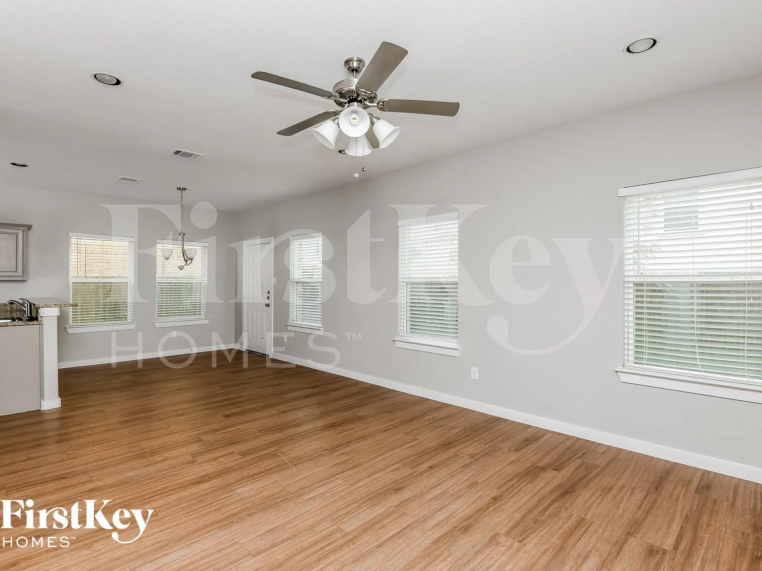 4 bed, 2.5 bath, 1996 sqft, $2,080 — Photo 3