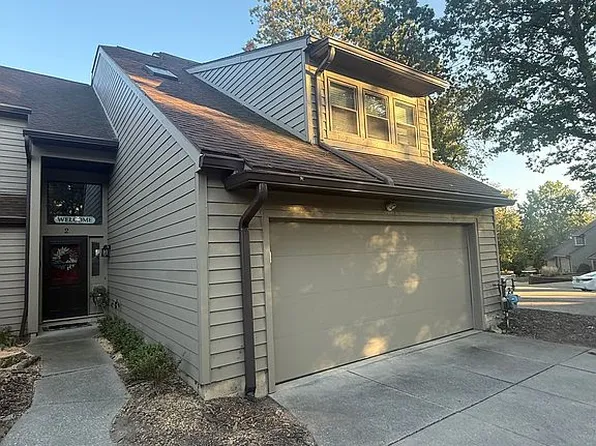 2 Starboard Cir, Akron, OH 44319