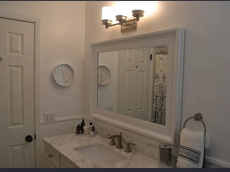 1057 N Gretchen Ln — Photo 9