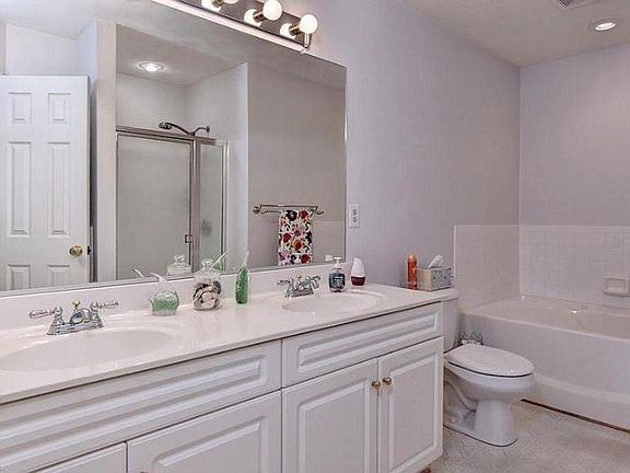 5th image of 207 Belmont Cir