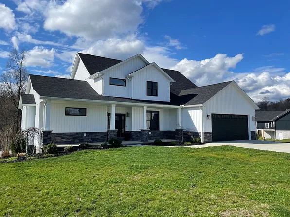 233 Apple Hill Ln, Parkersburg, WV 26104