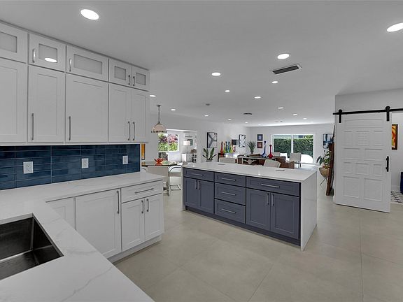 5th image of 1017 E Cypress Drive