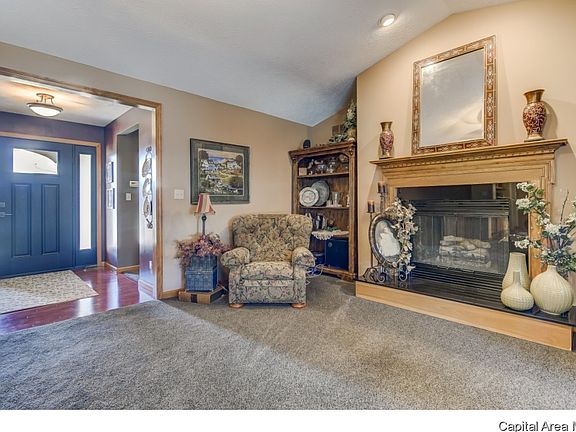 2nd image of 908 Redwood Dr