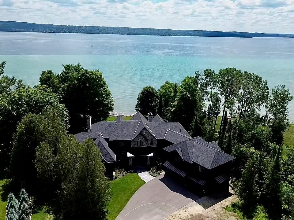 1st image of 607 NW Torch Lake Dr