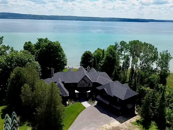 607 NW Torch Lake Dr, Kewadin, MI 49648