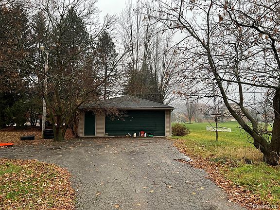 2nd image of 48441 N Territorial Rd