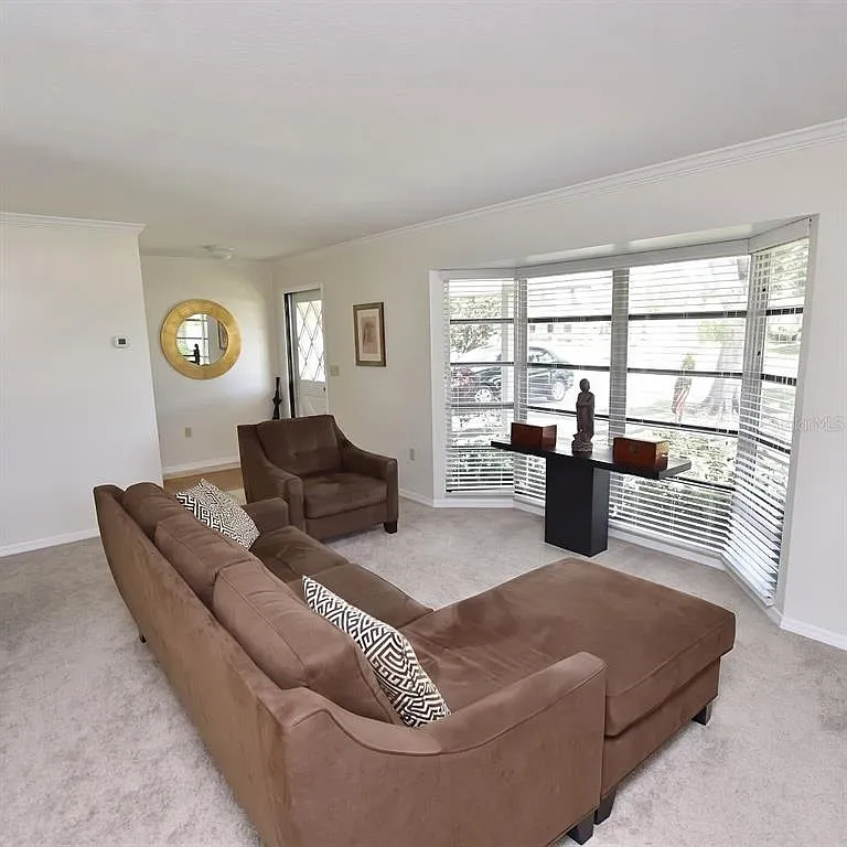 3 bed, 2.0 bath, 1549 sqft, $2,900 — Photo 3