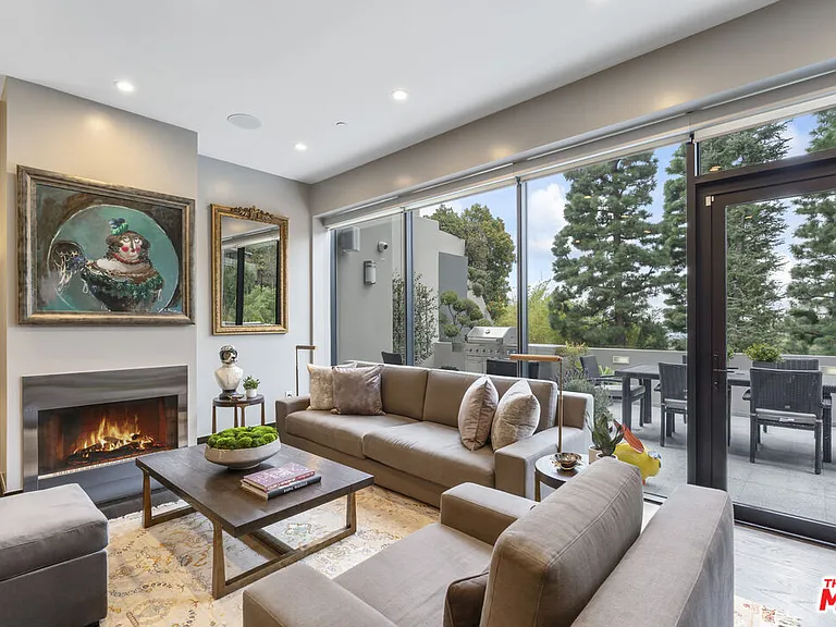 6459 Rodgerton Dr — Photo 17