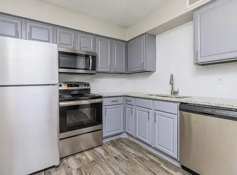 Blakely Apartments — Photo 15