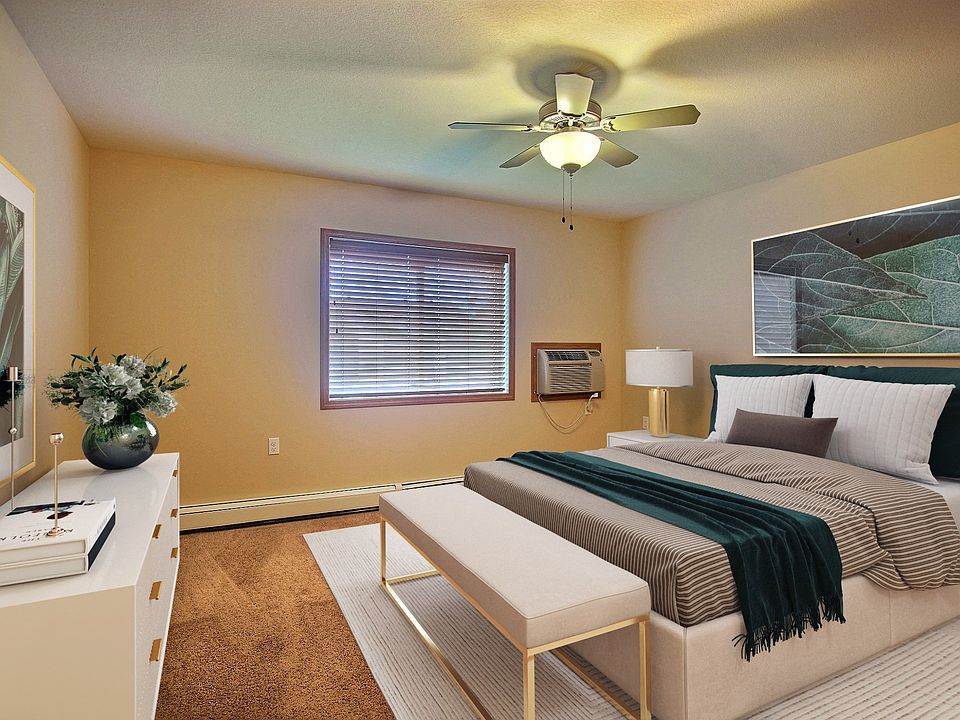 Fargo, ND Wolf Creek Apartments | Bedroom