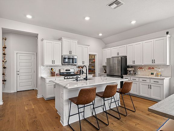4th image of 1913 Colonial Ave