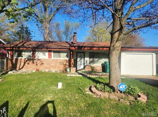 9926 Duke Dr, Saint Louis, MO 63136