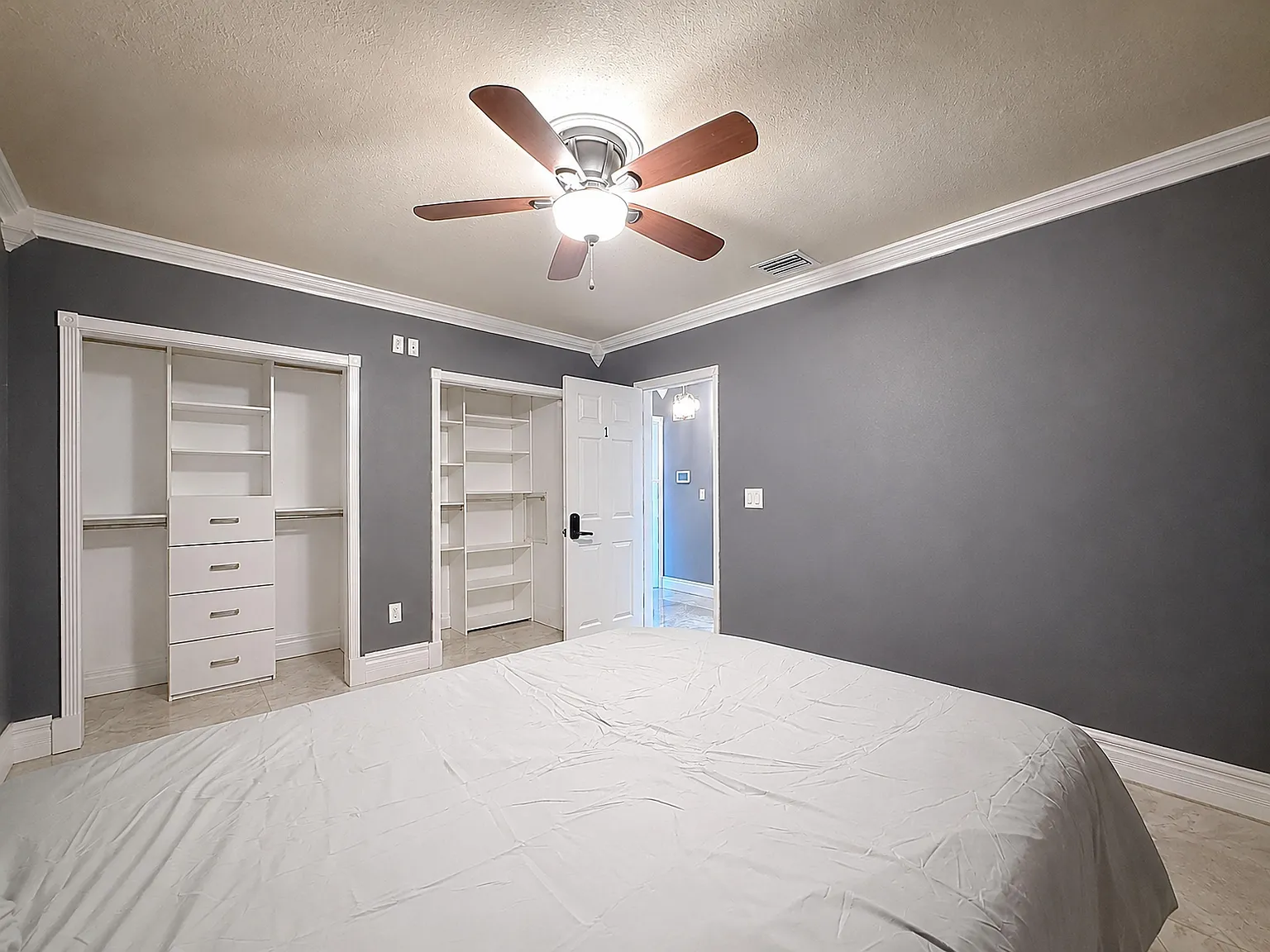 4 bed, 2.0 bath, 1600 sqft, $1,360 — Photo 3