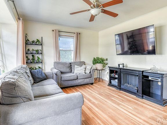 4th image of 15 Madeline Ave