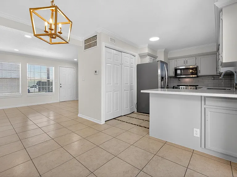 1221 Cedar Post Ln #1D — Photo 2