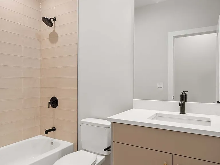 5008 S Prairie Ave #1 — Photo 6