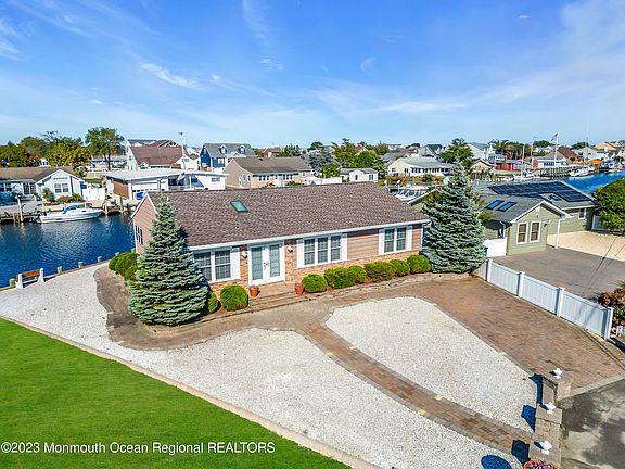 2nd image of 818 Windward Drive