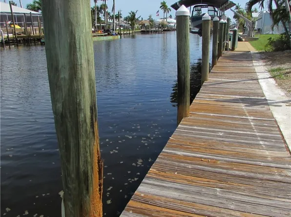 2772 York Rd, Saint James City, FL 33956