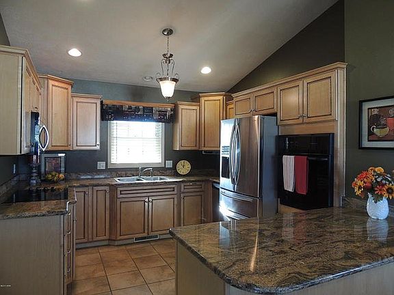5th image of 225 38th Ave NE