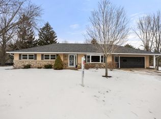 6121 N Rosewood Dr, Appleton, WI 54913