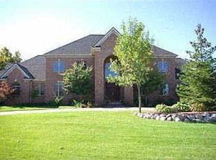 8250 Pine Hollow Ct, Grand Blanc, MI 48439