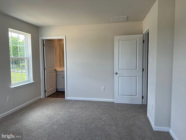82 Arlotta St — Photo 11