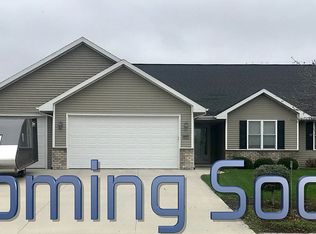 N2457 Chapel Hill Dr, Greenville, WI 54942